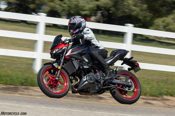 The character of the Z500 motor is playful and responsive, it is a great companion for tight and technical winding roads.