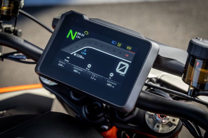 That’s a good looking display no matter what bike it’s on. The fact it’s on a 390 Duke is impressive.