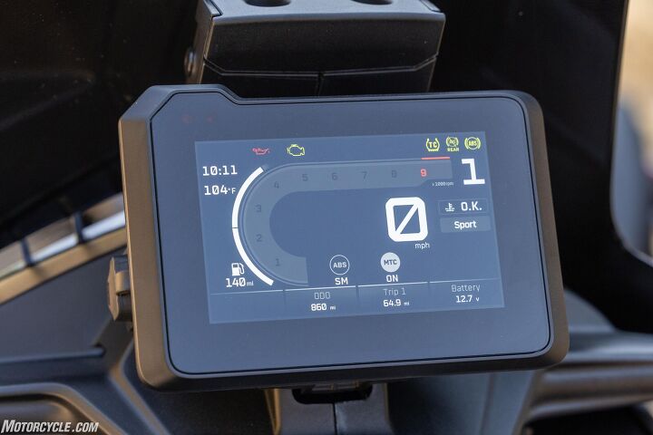 The TFT display is clear and easy to read. Better still, it’s easy to navigate via the buttons on the left bar.