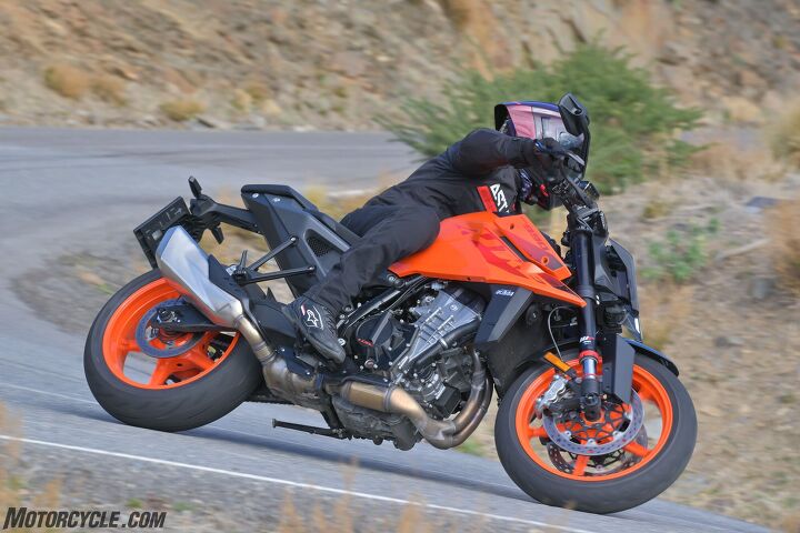 The seat/tank junction on the 990 is slightly wider than on the 890. You’d never know it if you haven’t ridden the two side-by-side, and it’s not much of a detriment, but it oddly was something I took note of when navigating numerous Spanish twists and turns.