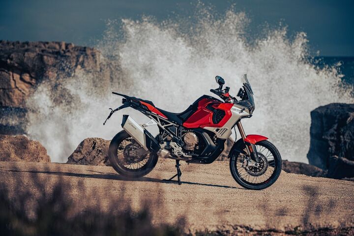 Despite previous mutterings  of offering a Rekluse clutch (as used in MV’s Smart Clutch System) or a Cyborg electro-actuated semi-automatic transmission as options for the Enduro Veloce, no such offer was discussed during our time with the bike.