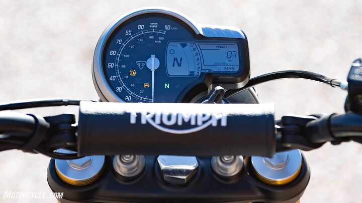 The analog speedo and LCD combo keep things simple and there’s a USB-C charging port just to the side of the display.