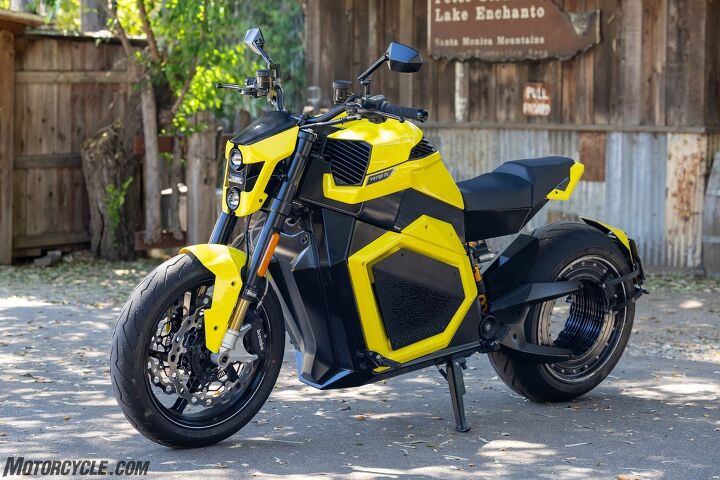 Form equals function with the Verge TS series. Personally, I’m getting vibes of the Yamaha MT family with a little bit of Kawasaki Z H2.