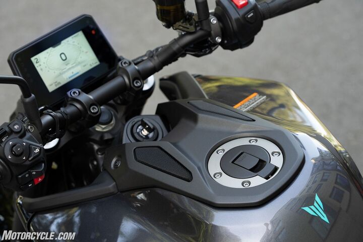 When an engine sounds this good, you want to listen to it all the time. Yamaha leaned into its musical side and reshaped the airbox to funnel the wonderful intake acoustics straight through to the two channels on either side of the fuel cap.