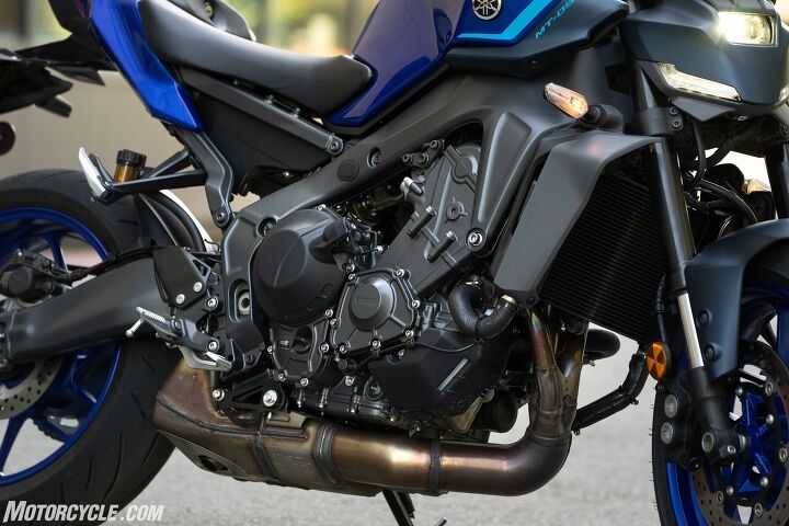 It’s hard to tell from this angle, but the clutch cover juts out quite a bit beyond the frame. If you have long legs, this likely won’t be an issue for you.