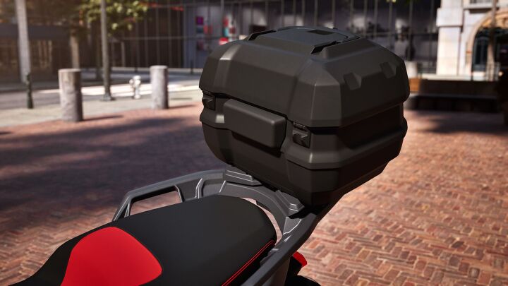 2025 bmw c 400 gt and c 400 x first look