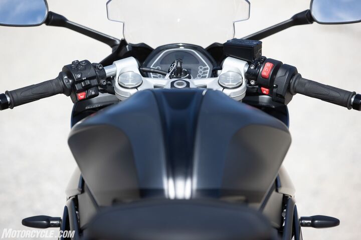 A more relaxed riding position compared to traditional sportbikes is a defining trait of the sportybike class. The Daytona skews a little more on the sporty side, with its bars placed only a little bit higher than the triple clamp.