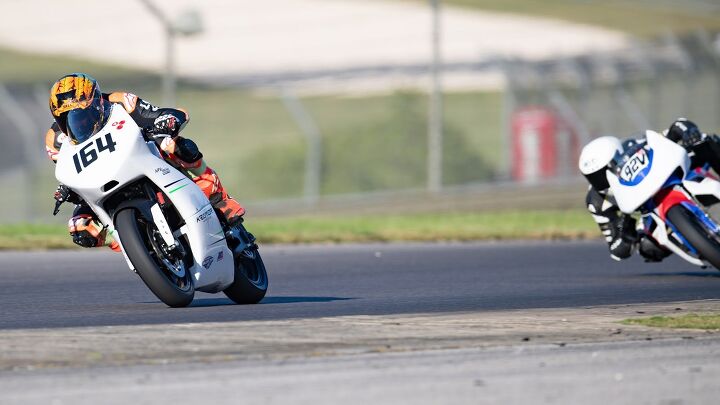 I was also dicing with another Junior Cup racer, Eli Block, this time riding the Cosentino Engineering Hypermono. The creation of Chris Cosentino, who engineered and built the entire bike from the ground up in his machine shop, including the double A-arm front suspension. Originally, the Hypermono featured a single-cylinder engine Cosentino also machined in his shop (except for the Ducati 1299 Panigale cylinder head). The current bike is powered by the Single from the Ducati Hypermotard 698.