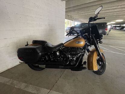 LIKE NEW ** 2023 Harley Davidson 114 V-Twin HERITAGE SOFTAIL - PREMIUM