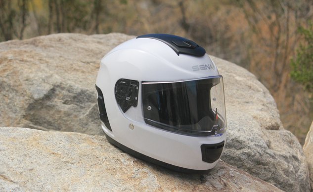 MO Tested: Sena Momentum Helmet