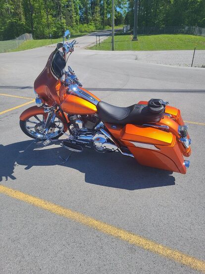 2007 Street Glide EFI with Hydraulic Lift and extras