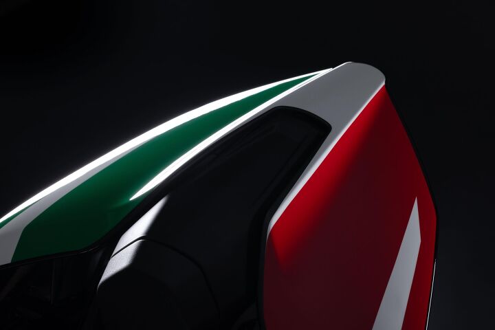2025 ducati panigale v4 tricolore gallery