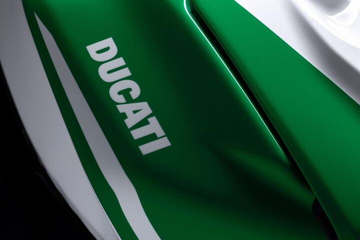 2025 ducati panigale v4 tricolore gallery