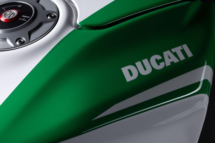 2025 ducati panigale v4 tricolore gallery