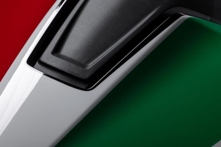 2025 ducati panigale v4 tricolore gallery