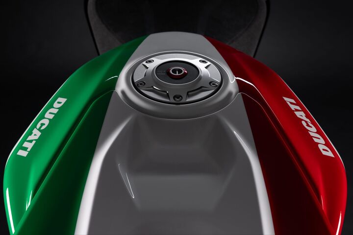 2025 ducati panigale v4 tricolore gallery