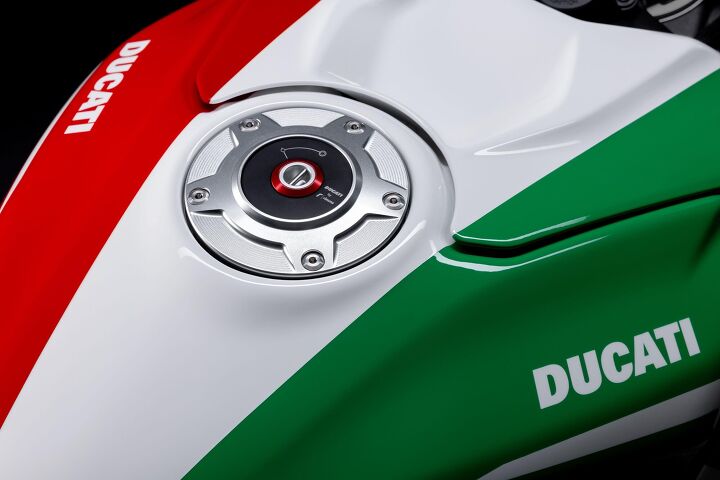 2025 ducati panigale v4 tricolore gallery