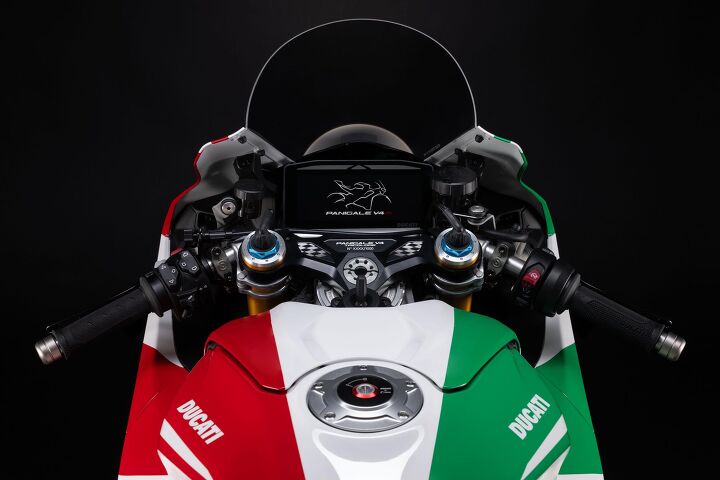 2025 ducati panigale v4 tricolore gallery
