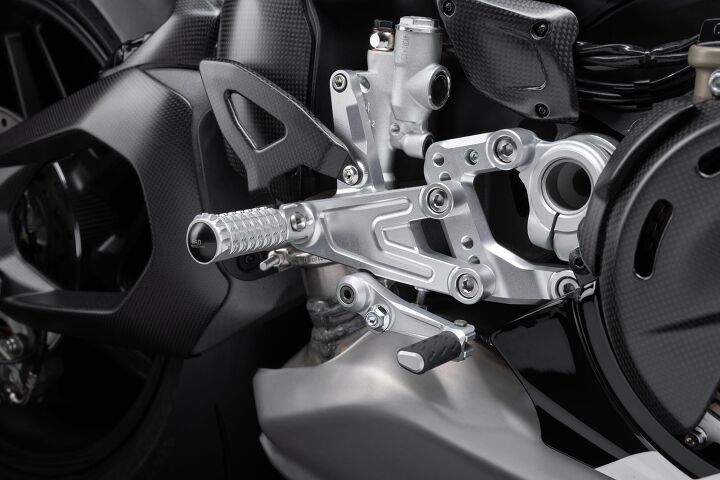 2025 ducati panigale v4 tricolore gallery