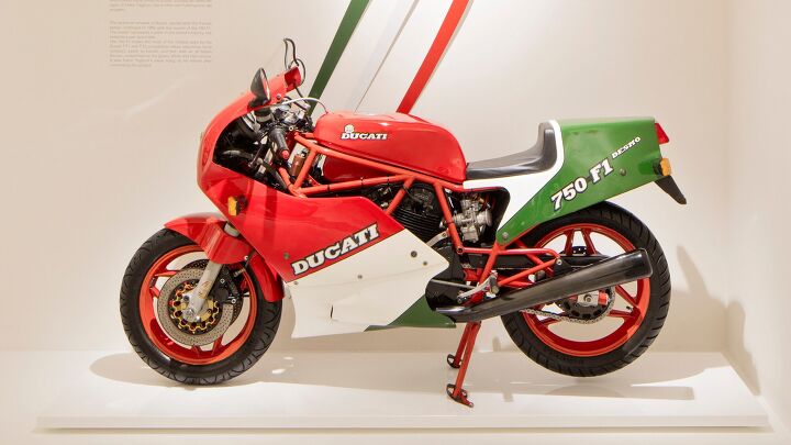 2025 ducati panigale v4 tricolore gallery