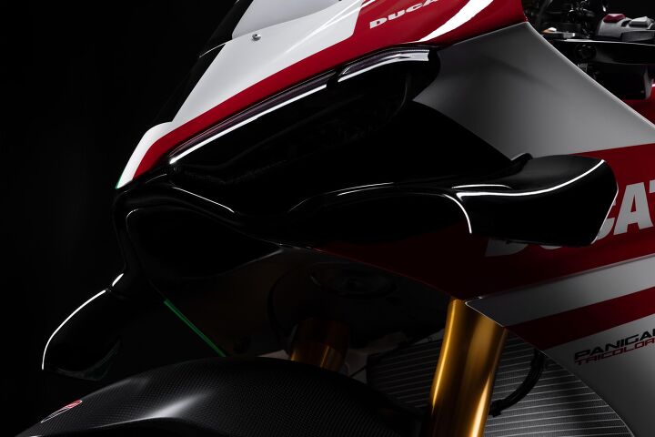 2025 ducati panigale v4 tricolore gallery