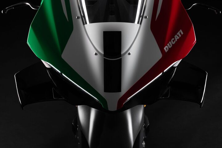 2025 ducati panigale v4 tricolore gallery