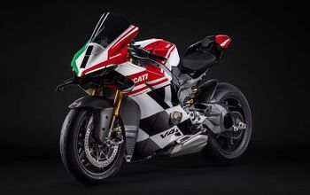 2025 Ducati Panigale V4 Tricolore Gallery
