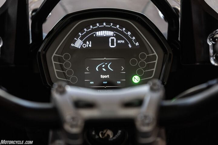 A familiar friend is found in the TFT/LCD display, borrowed from the 660 family of motorcycles. Simple, easy to read, though not quite as swish as the elegant TFT instrument panels on Triumph’s upper echelon offerings.