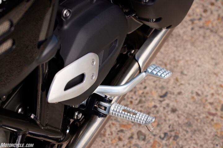 2025 triumph speed twin 900 review gallery