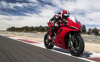 2025 Ducati Panigale V2 Gallery